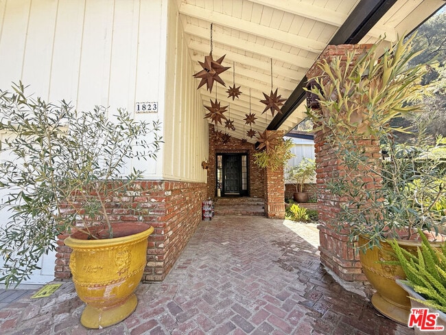 Building Photo - 1823 Old Ranch Rd