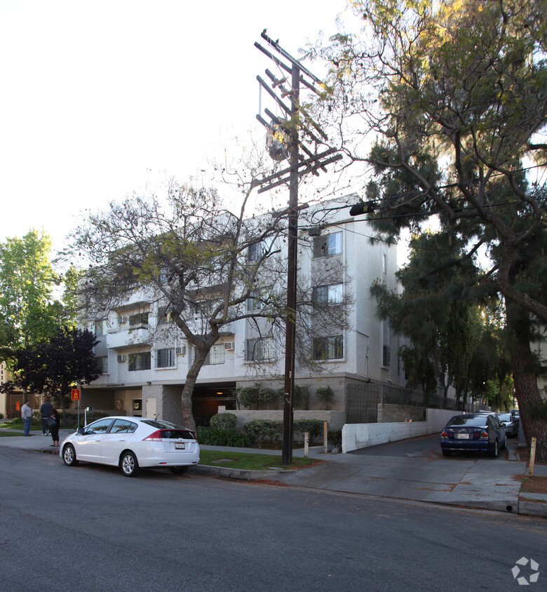 Primary Photo - Sierra Apartments