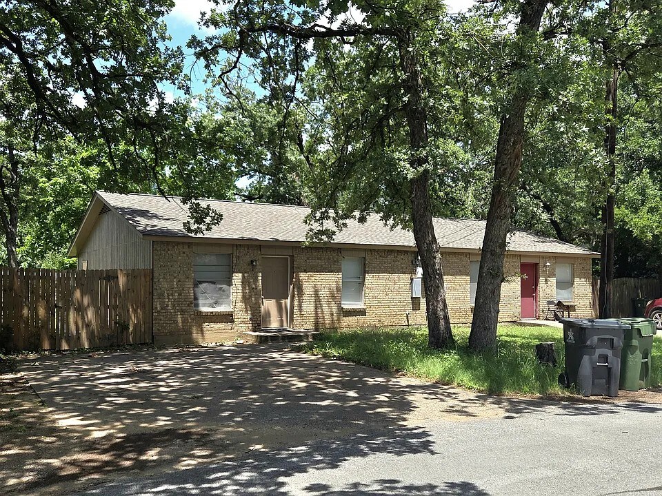 Primary Photo - 518 Jordan Ln