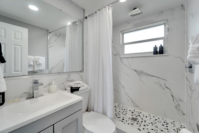 Foto del edificio - 8818 Rocky Creek Dr