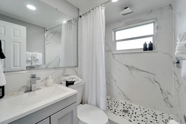 Building Photo - 8818 Rocky Creek Dr