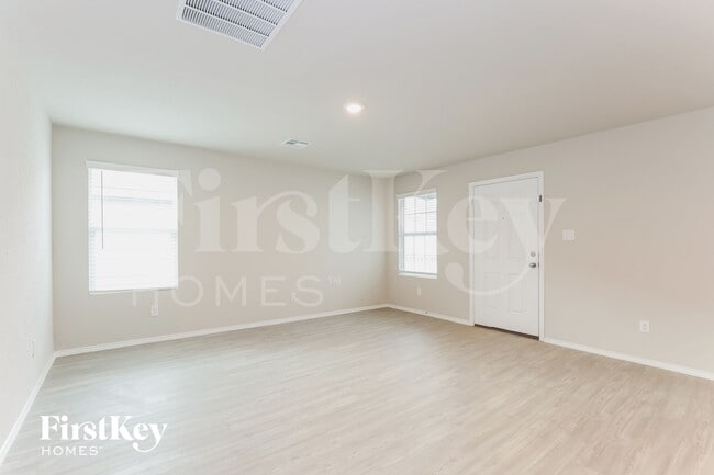 Building Photo - 10606 Varmus Dr