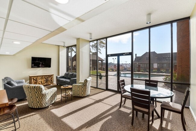 Building Photo - wh212