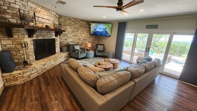 Building Photo - 2055 Island View