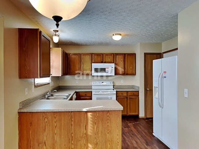 Foto del edificio - 7337 Kenmare Dr