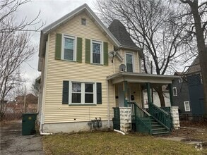 Building Photo - 10 Locust St