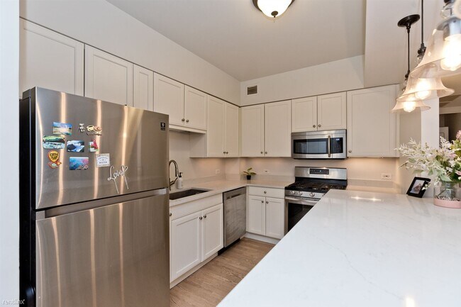 Foto del edificio - 2 br, 2 bath Condo - 25 E Superior St