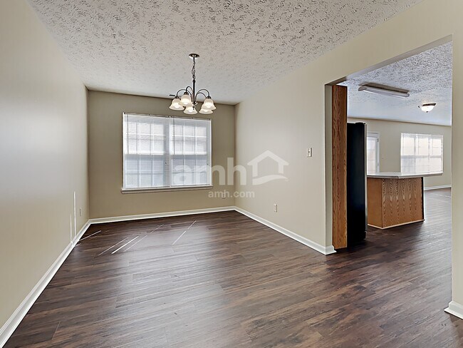 Foto del edificio - 4803 Oakton Way