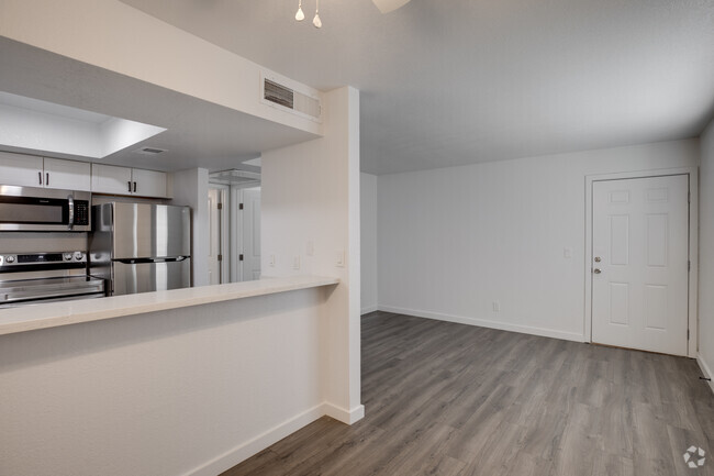 1BR, 1BA - 660 SF - Fringe on 32nd