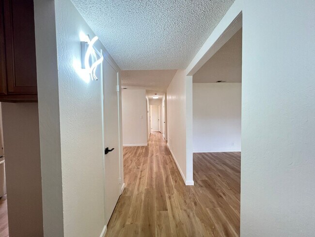 Foto del edificio - SPACIOUS 3 BEDROOM HOUSE IN PLEASANTON!!!