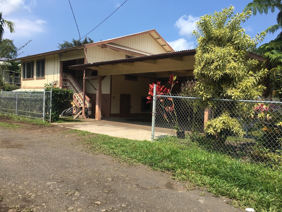 10 Iwasaki Camp Rd Unit B, Kurtistown, HI 96760 Room for Rent in