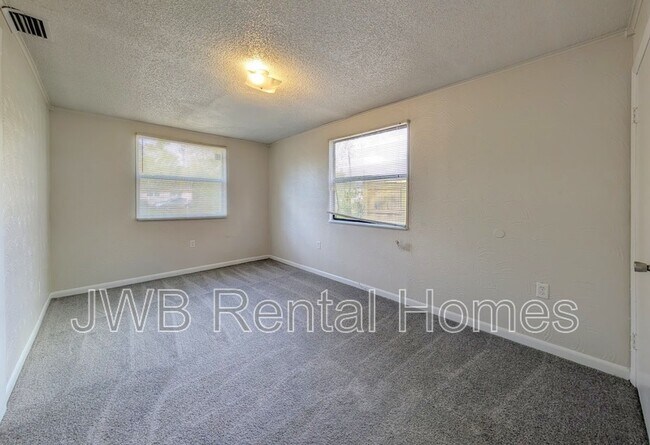 Foto del edificio - 8603 Nassau Rd