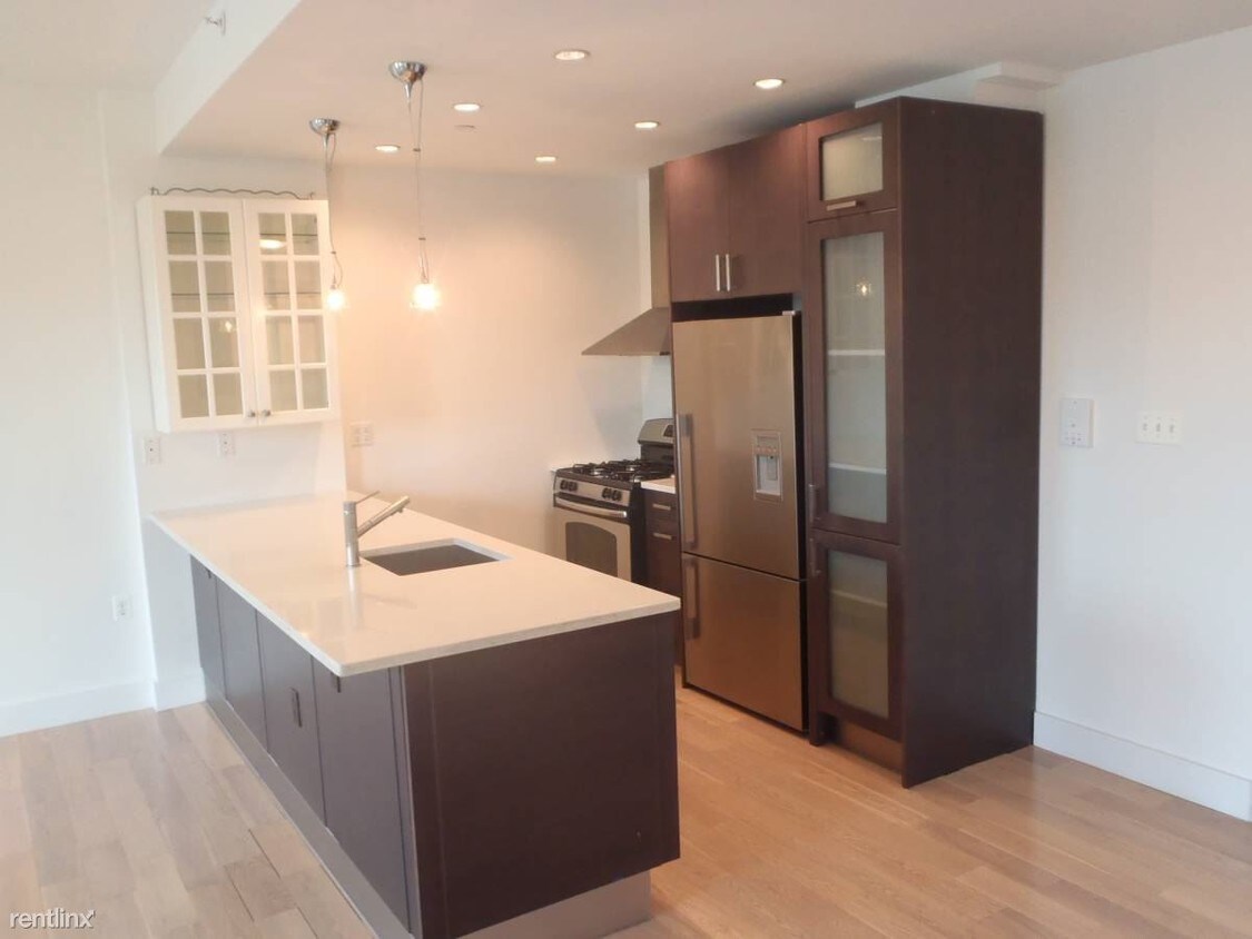 Foto principal - 3085 Vernon Blvd