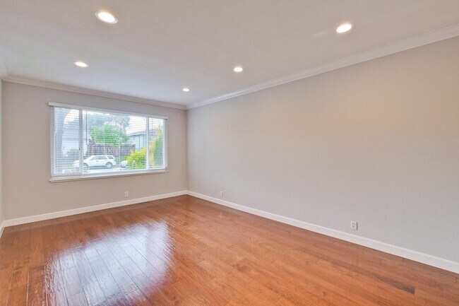 Foto del edificio - Excellent 3 bedroom, 2 Bath Home with Cent...