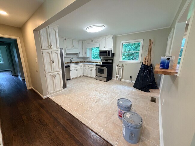 Foto del edificio - Fully Remodeled in the Heart of West Homewood - Welcome Home