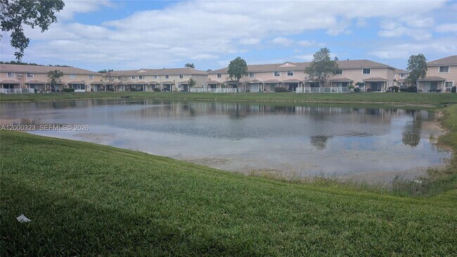 Foto del edificio - 5910 Royal Way