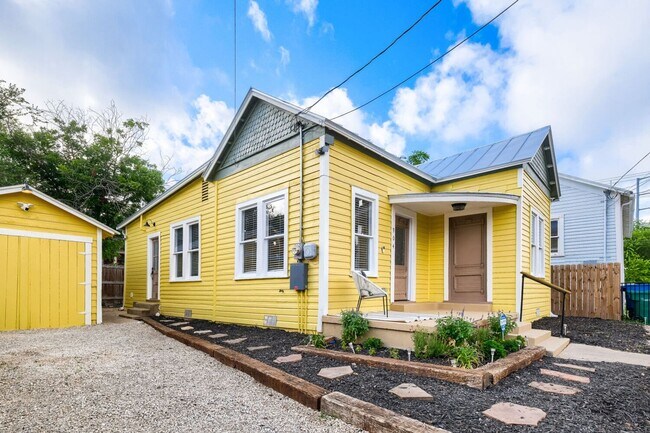 Foto del edificio - Beautifully Remodeled Dignowity Hills Home | Minutes to The Pearl, Downtown & Parks!