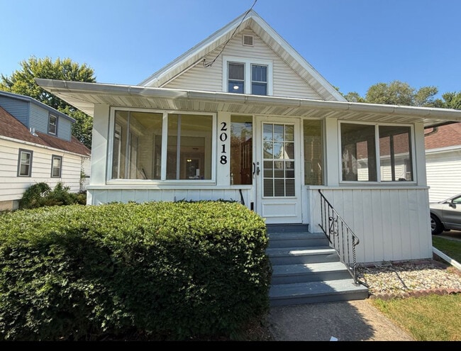 Building Photo - 2018 E Mifflin St