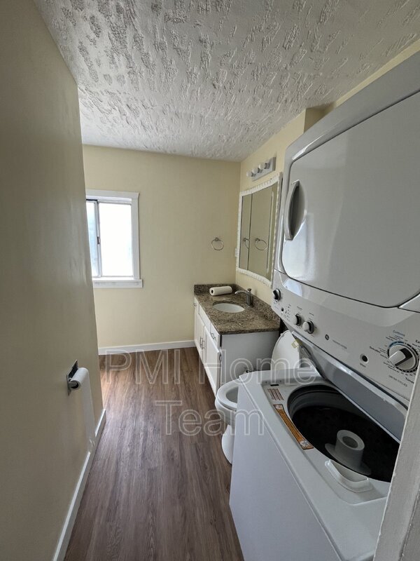 Building Photo - 1105 Harrop St