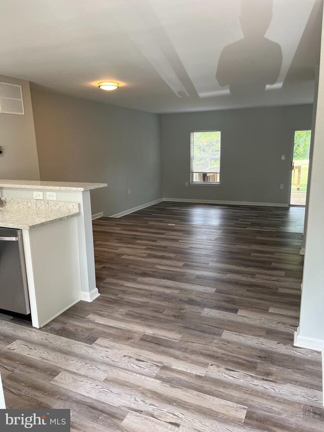 Building Photo - 10934 Mission Ridge Dr