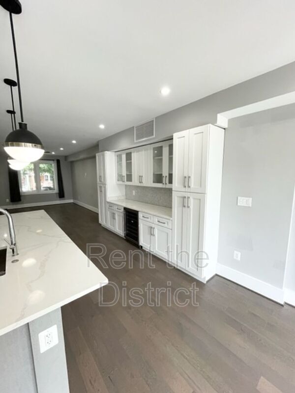 Foto del edificio - 418 Hamilton St NW