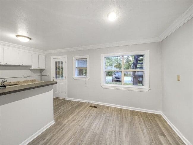 Foto del edificio - 208 E Graham St