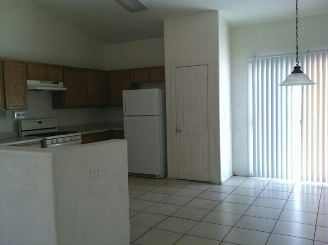 Building Photo - Single Story 4 Bed/2 Bath Single Story Hom...