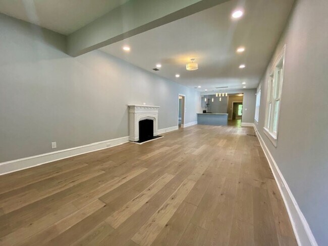 Building Photo - 2401 Darien St