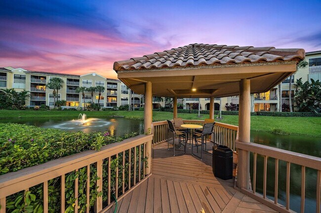 Building Photo - 800 Uno Lago Dr