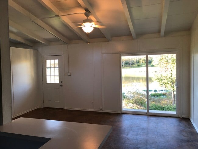 Foto del edificio - 5229 Curzon Ave