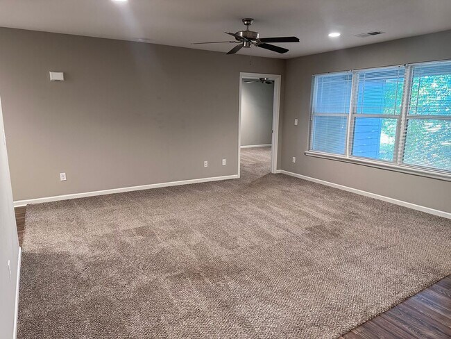 Foto del edificio - 8102 SE 6th St