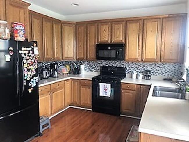 Building Photo - Coming soon - January 2026 Middletown - 3 bedroom, 2.5 bath townhome