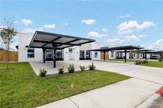 Building Photo - 12 Selena St