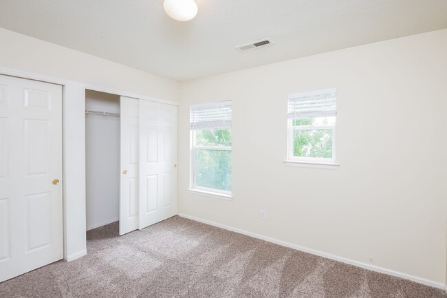 Foto del edificio - 57 Meadowlark Cir