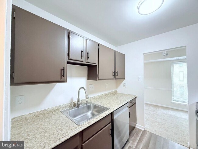 Foto del edificio - 7598 Gales Ct