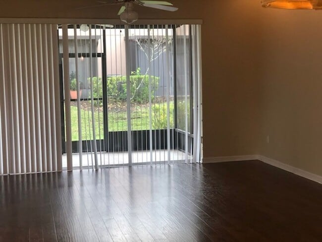 Photo - SUPER 3 BDRM TOWNHOUSE IN REGENCY OAKS!
