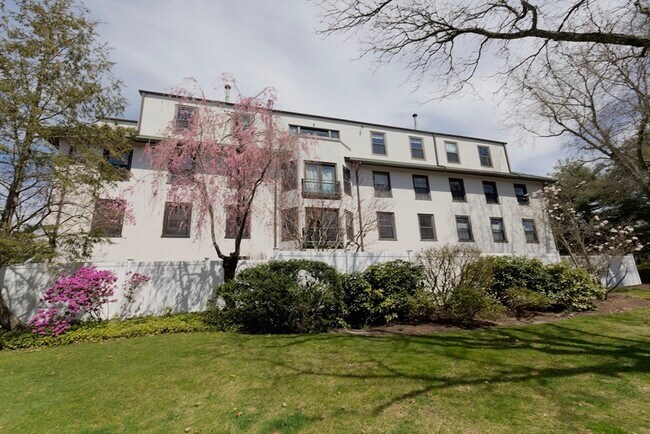 Building Photo - 227 Summit Ave