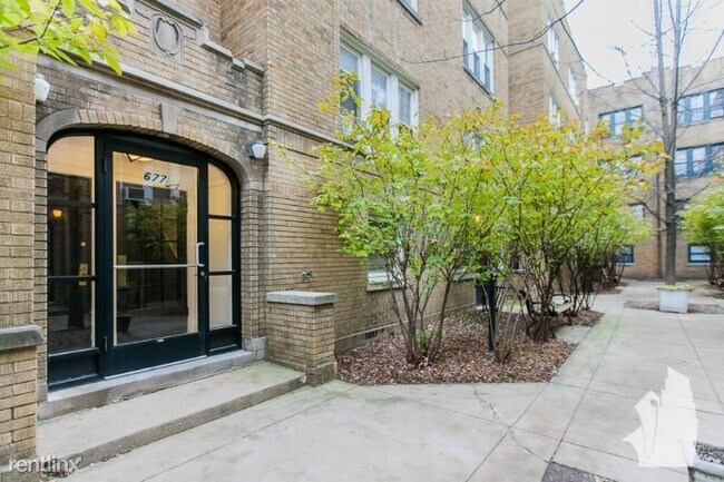 Building Photo - 6775 W Wrightwood Ave