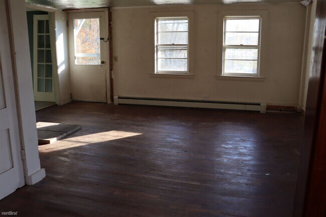 Building Photo - 3 br, 1 bath House - 1358 W Side Rd