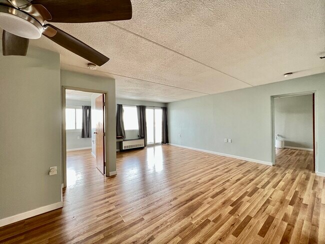 Foto del edificio - 100 Cove Way