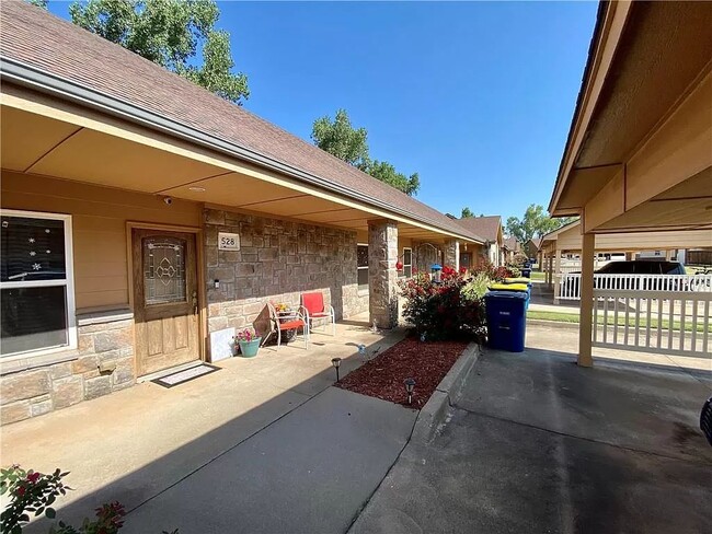 Building Photo - 524 Greenbriar Ct