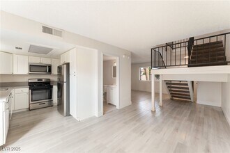 Building Photo - 200 Bel Port Dr
