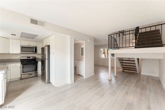 Building Photo - 200 Bel Port Dr