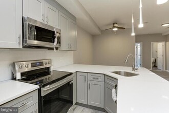 Building Photo - 400 N Highland Ave