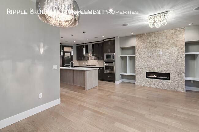 Building Photo - Modern 4 Beds, 4 Baths Duplex | No Pets Al...