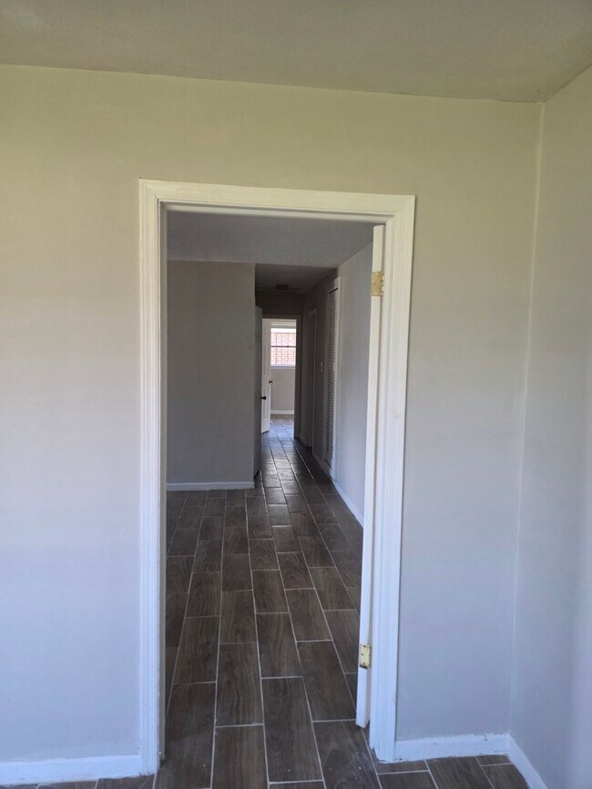 Foto del edificio - 3/4 BR  Brick ranch