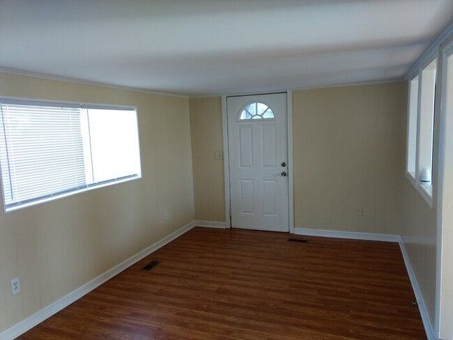 Building Photo - Manufactured Home 3 bed