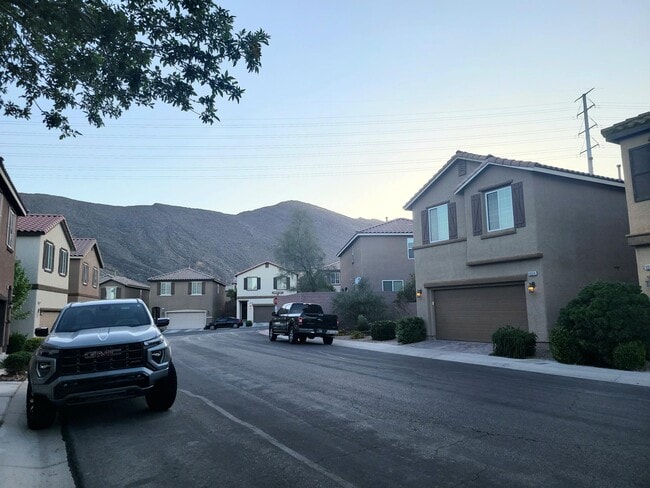 Orientado hacia el oeste - 3940 Zodiacal Light St