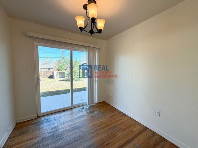 Building Photo - 504 Toledo St