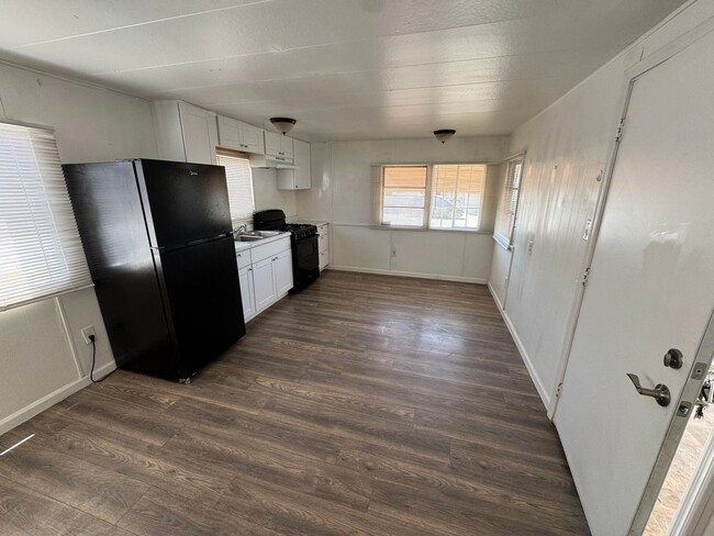 Building Photo - Hummingbird Mobile Home Park